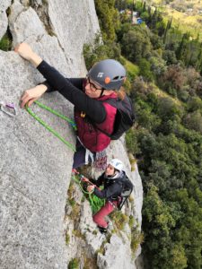 Initiation grande voie d'escalade au Thaurac avec Vue d'en Haut