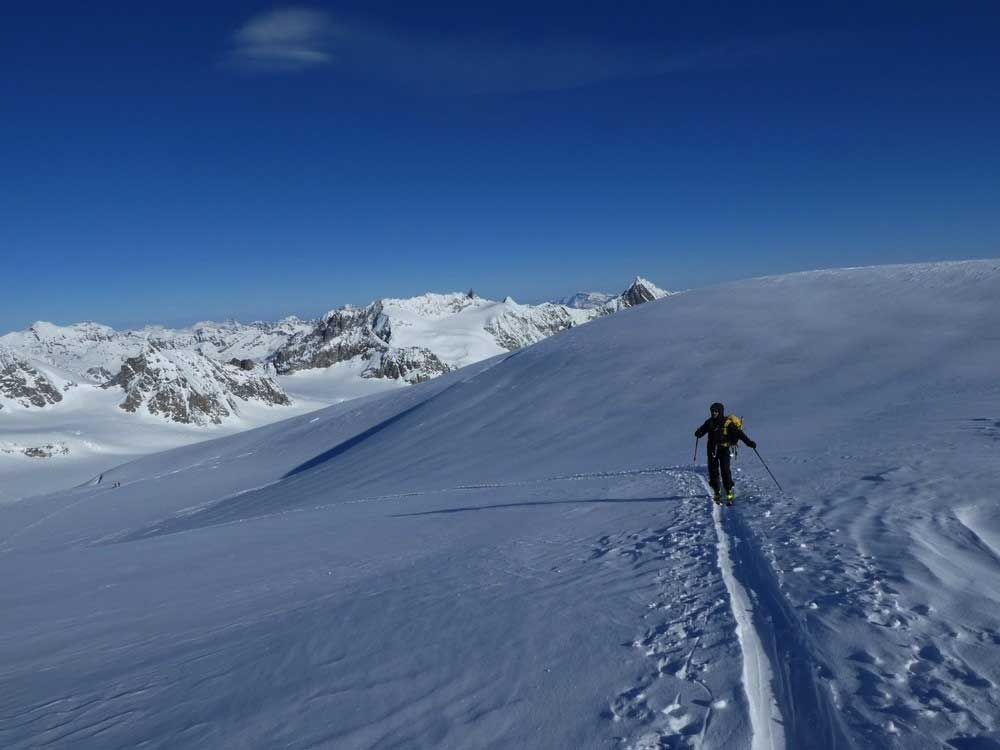 le-Glacier-du-Mont-Miné---en-montant-à-Tête-Blanche, ski de randonnée dans les alpes le-Glacier-du-Mont-Miné---en-montant-à-Tête-Blanche, ski de randonnée dans les alpes