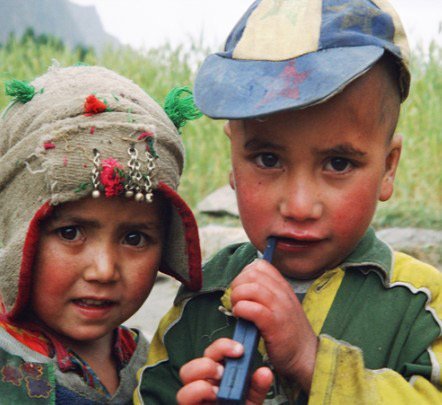 Des enfants à Askole Ascension du Gasherbrum 2