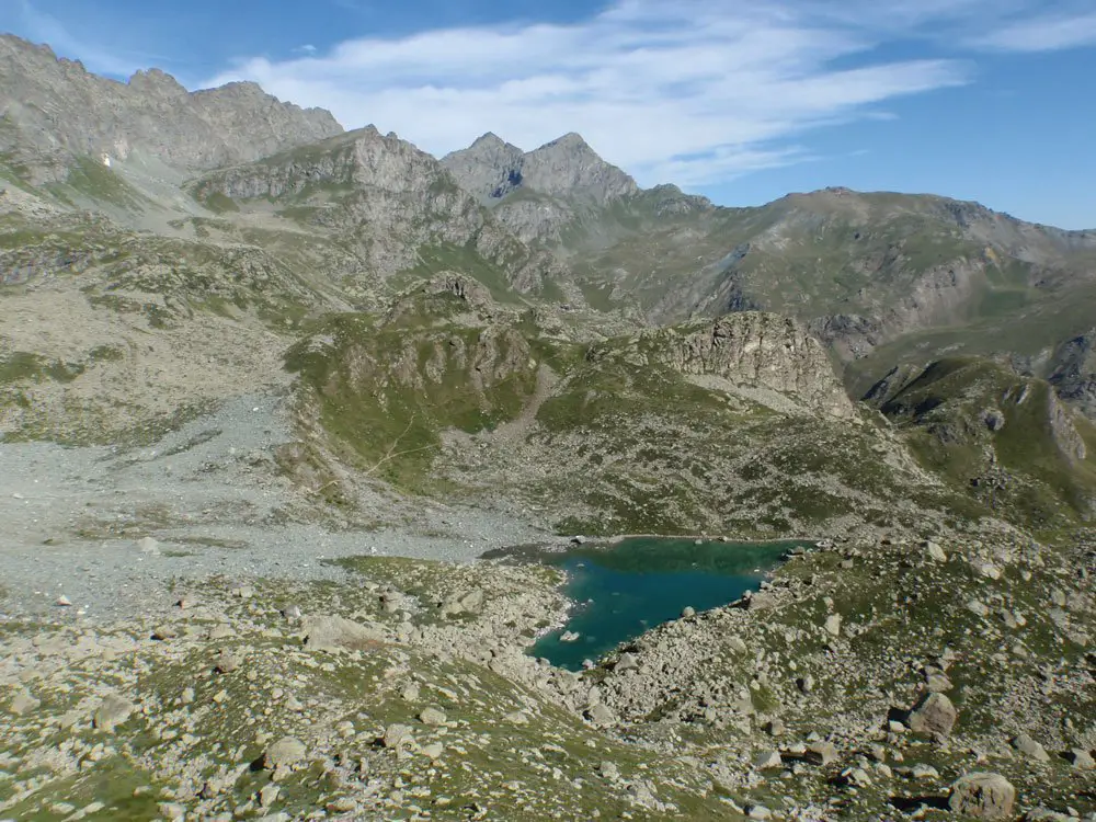 Dernière prairie avant de grimper le minéral col du Viso