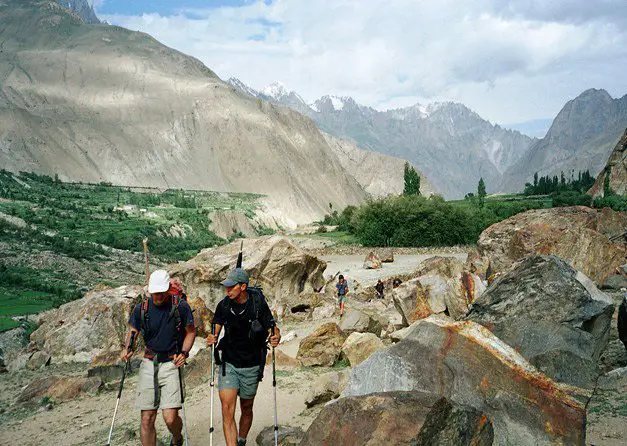 Début du trek, terres cultivées Ascension du Gasherbrum 2