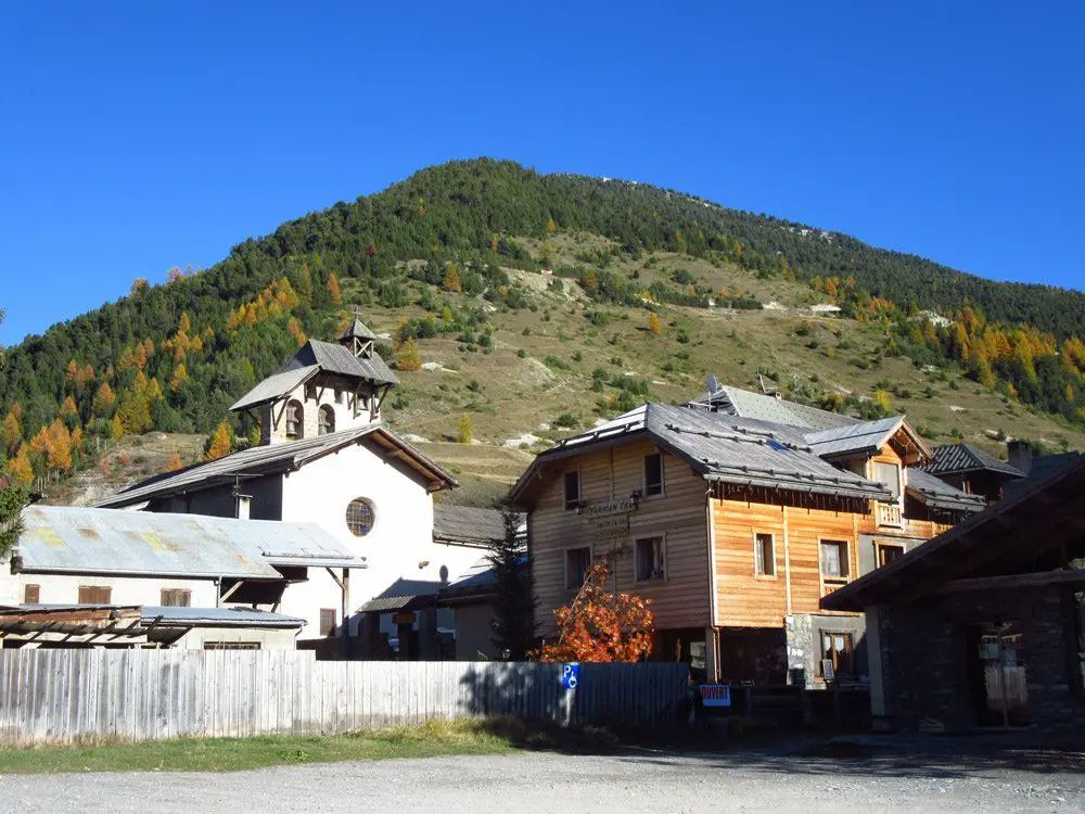 Vieux village de Ceillac traversé durant notre Randonnée dans les Hautes Alpes