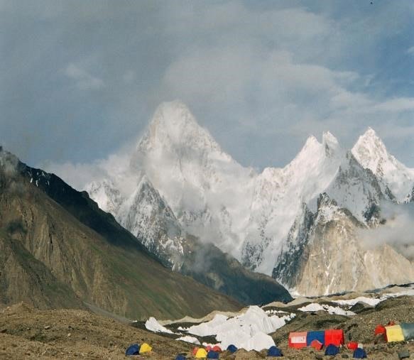 Vue sur le groupe des Gasherbrum avec le Gasherbrum IV au centre