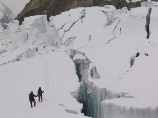 Crevasses sur le glacier du Gasherbrum Ascension du Gasherbrum 2