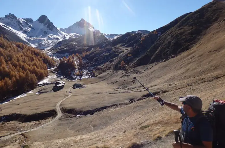 Au loin le Col de la Rousse enneigé