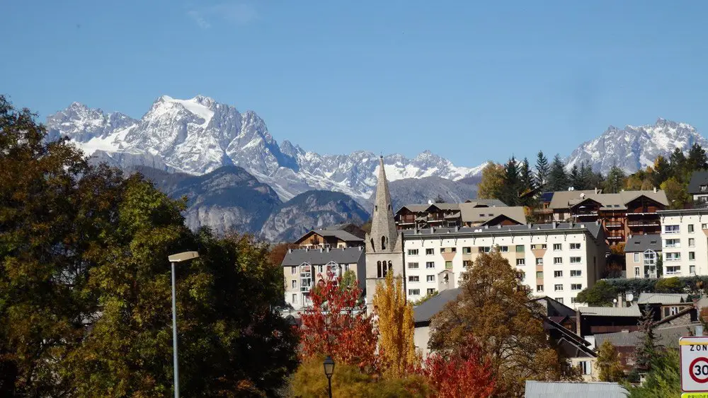 Le Pelvoux derrière Guillestre - Randonnée dans les Hautes Alpes