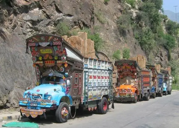 Les fameux camions Pakistanais - Ascension du Gasherbrum 2