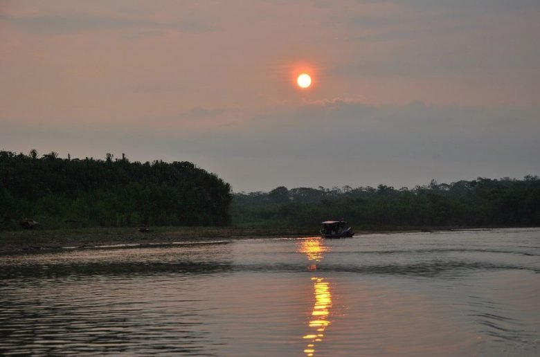 Couché de soleil sur la rivière Tuichi