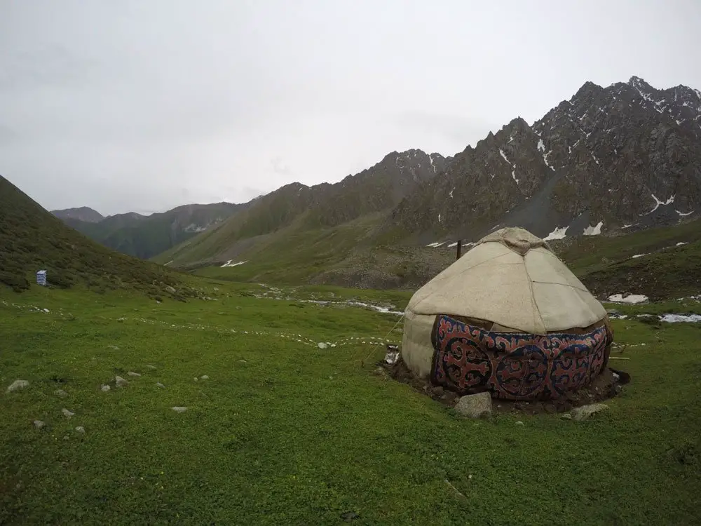La yourte habitat typique des nomades Kirghizes. voyage au KIRGHIZISTAN 