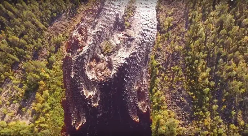 Le rapide qui nous attend, vu en drone