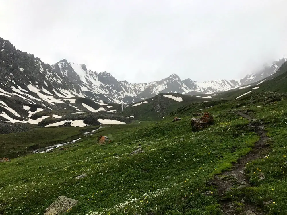 voyage au KIRGHIZISTAN Montagnes oú nous aurons vécu notre apocalypse ! La nature reste maître. voyage au KIRGHIZISTAN