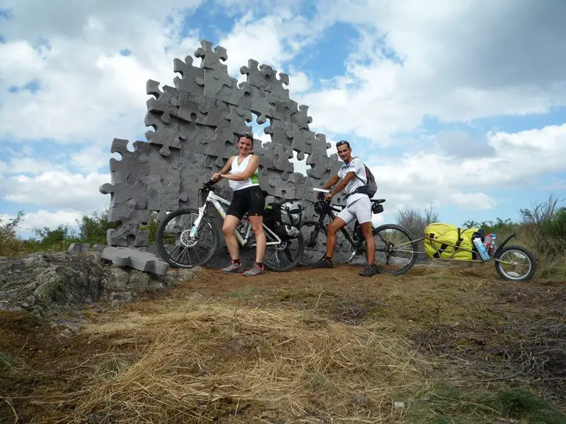 Myriam & Olivier, et leur VTT chargé à souhait… le prix de la liberté ! Myriam & Olivier, et leur VTT chargé à souhait… le prix de la liberté !