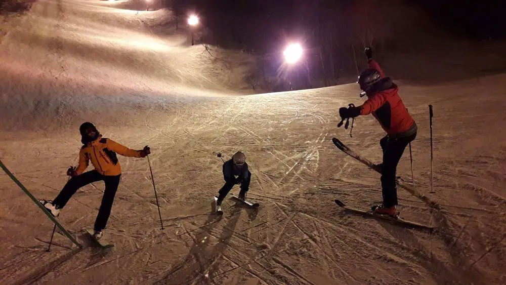 Nous posons tranquillement sur les pistes vides de Rusutsu