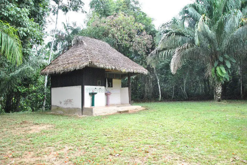 Toilette et douche de l’écolodge - trek à madidi en Bolivie