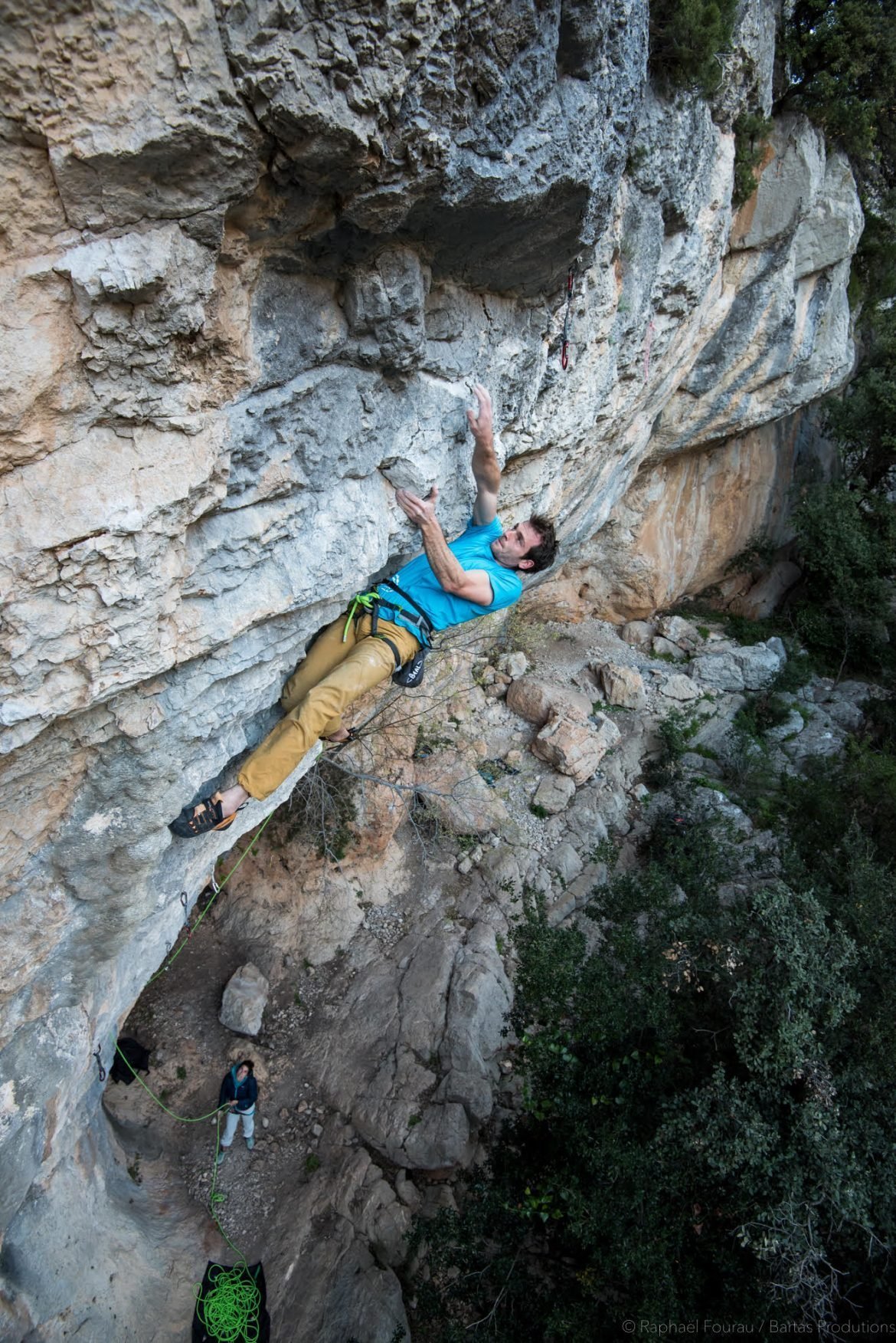 Franck Andolfatto à la Falaise du Joncas dans Illusion de la neuvième dimension 8c+ Franck Andolfatto à la Falaise du Joncas dans Illusion de la neuvième dimension 8c+