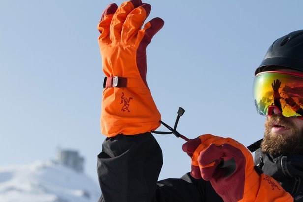 Gants de sport pour le trekking, la marche nordique et le ski.