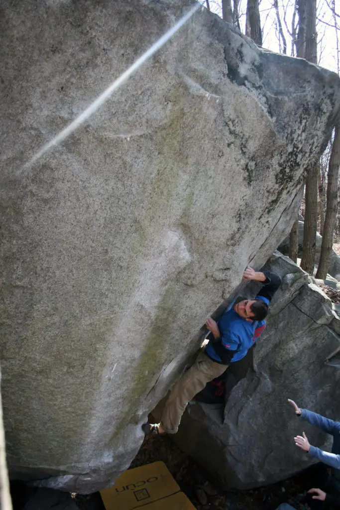 Franck-Cresciano-_Kirk-windtain_-8a escalade sur bloc en suisse