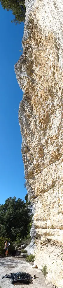 Au pied des voies en 7 du secteur Pasei dei balossi, un autre bijou d'Isili.