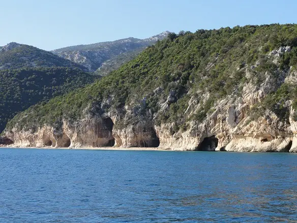 Cala Luna et son secteur grottoni où nous déposera le bateau lors de notre trip grimpe en Sardaigne