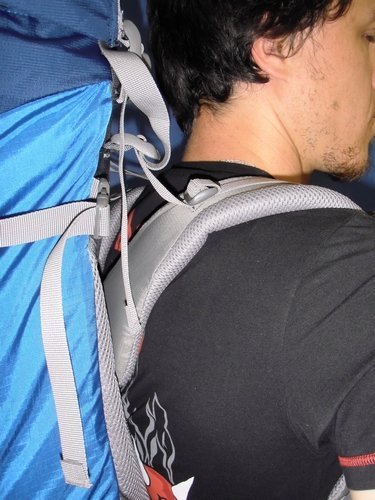 Les rappels de charge d'un sac à dos sont trop en arrière Les rappels de charge d'un sac à dos sont trop en arrière
