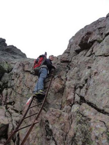 GR20 Debut de la montee pour sortir du cirque