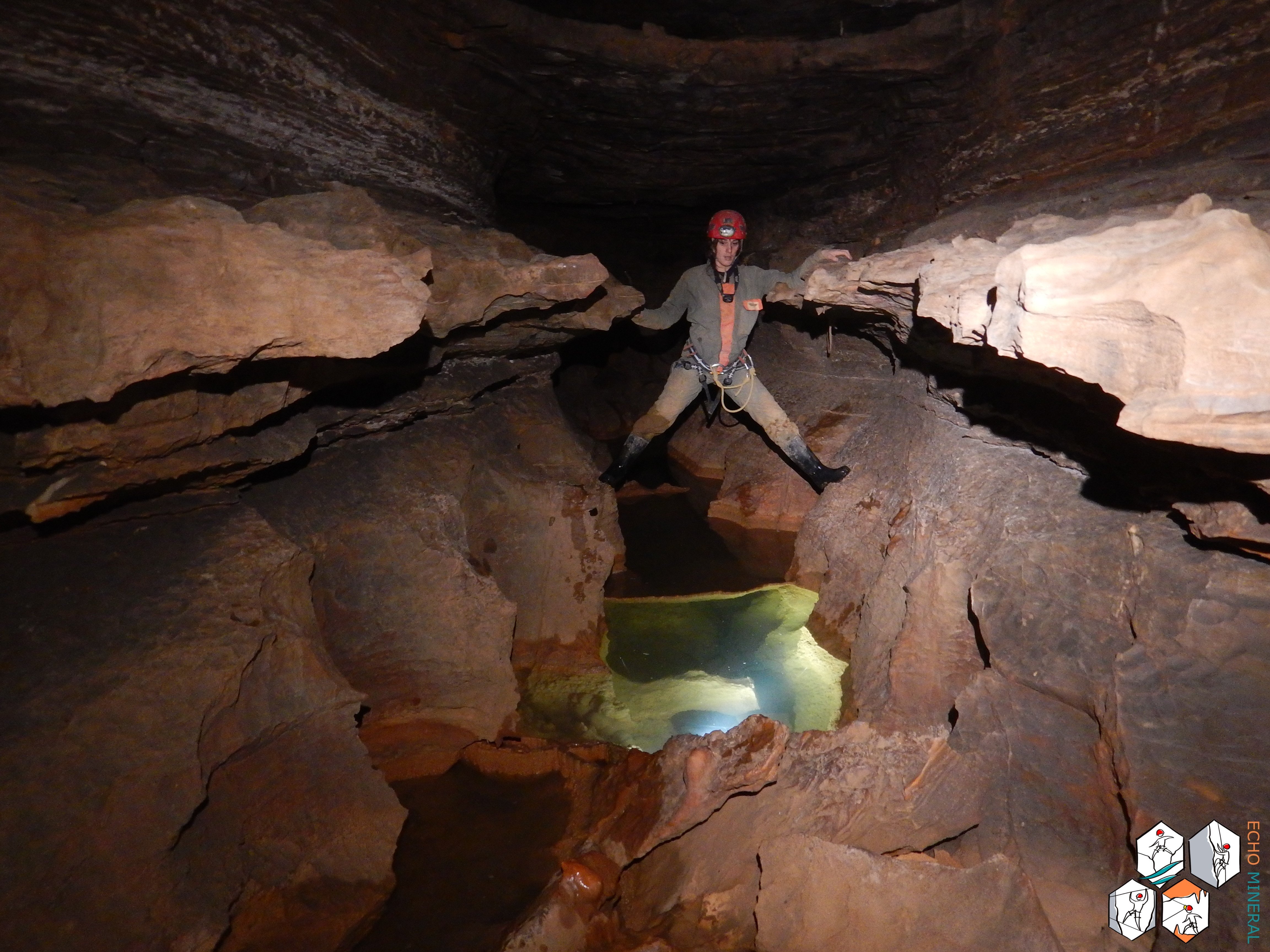 Spéléo dans la Grotte de la Clujade avec Echo Mineral