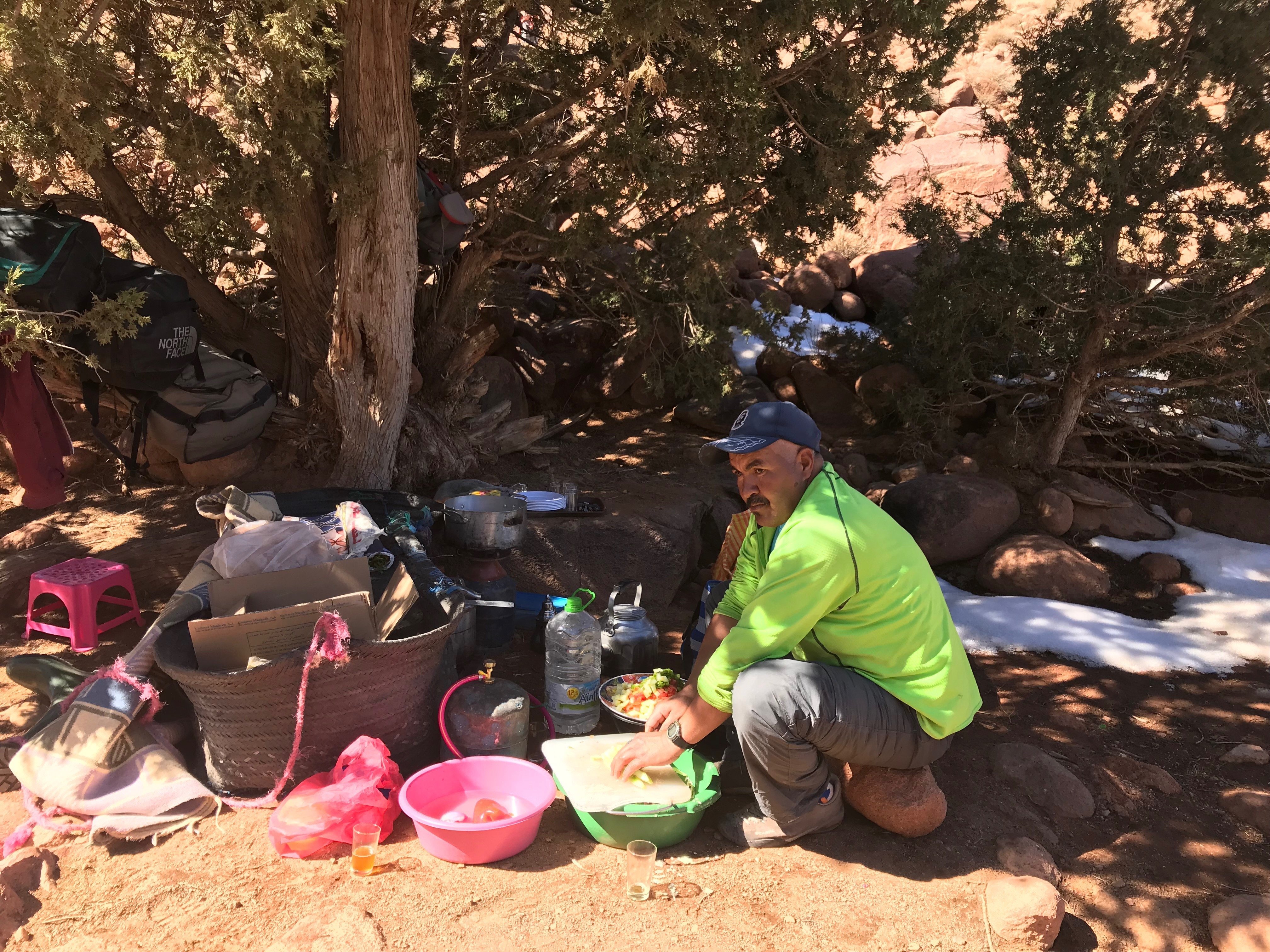 Ahmed notre cuisinier durant notre trek au Jbel Saghro