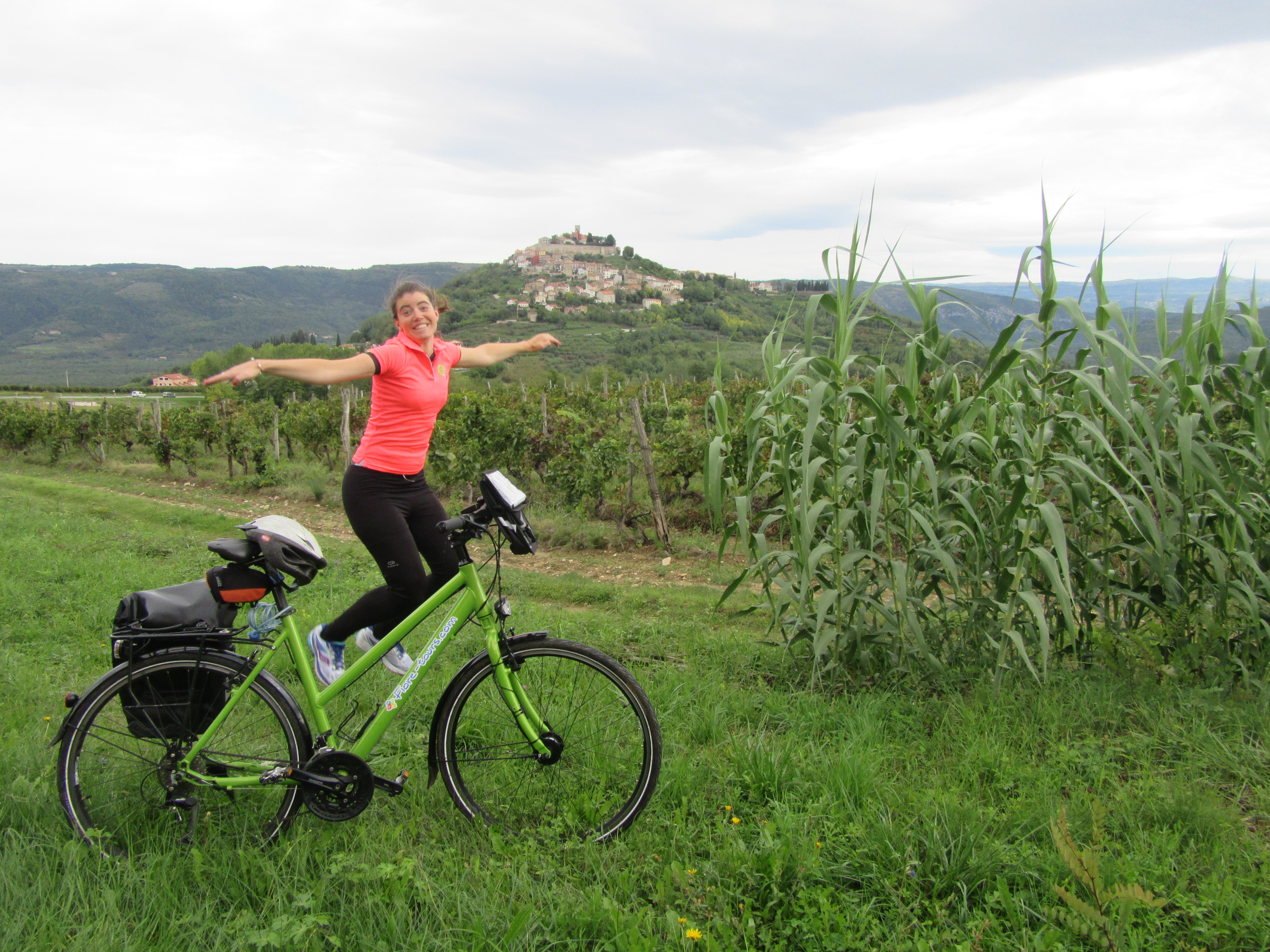 Village de Buje en Slovénie visité lors de notre séjours de l'italie à l'istre en vélo Village de Buje en Slovénie visité lors de notre séjours de l