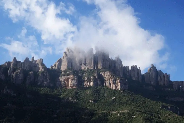 Les aiguilles de Montserrat depuis le nord lors de notre trip escalade en Catalogne