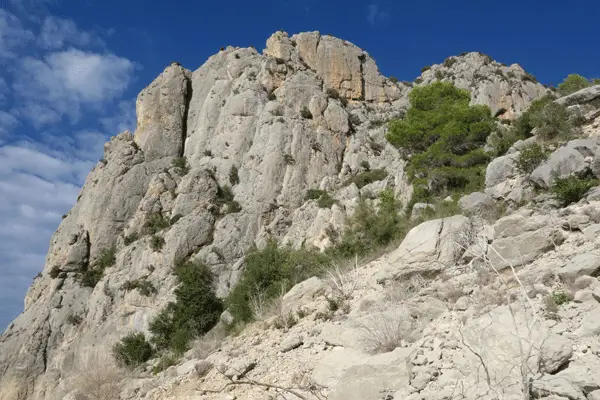 Petite baignade seuls au monde avant d’attaquer l’arête durant notre trip escalade en Catalogne