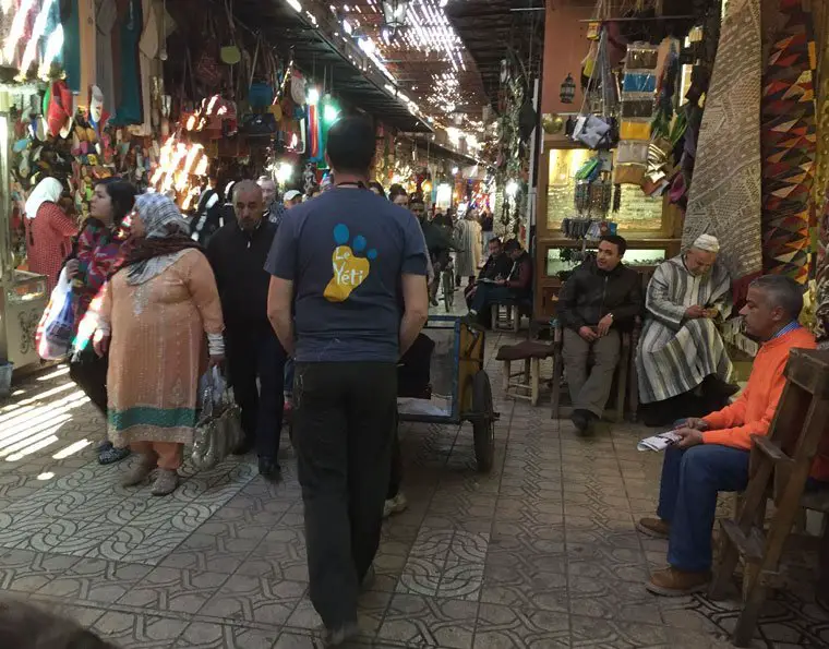 Le Yéti dans le Souk de Marrakech au Maroc