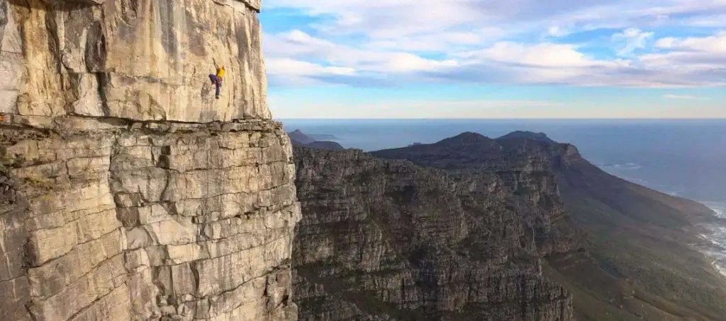 Escalade grande voie avec chaussons d