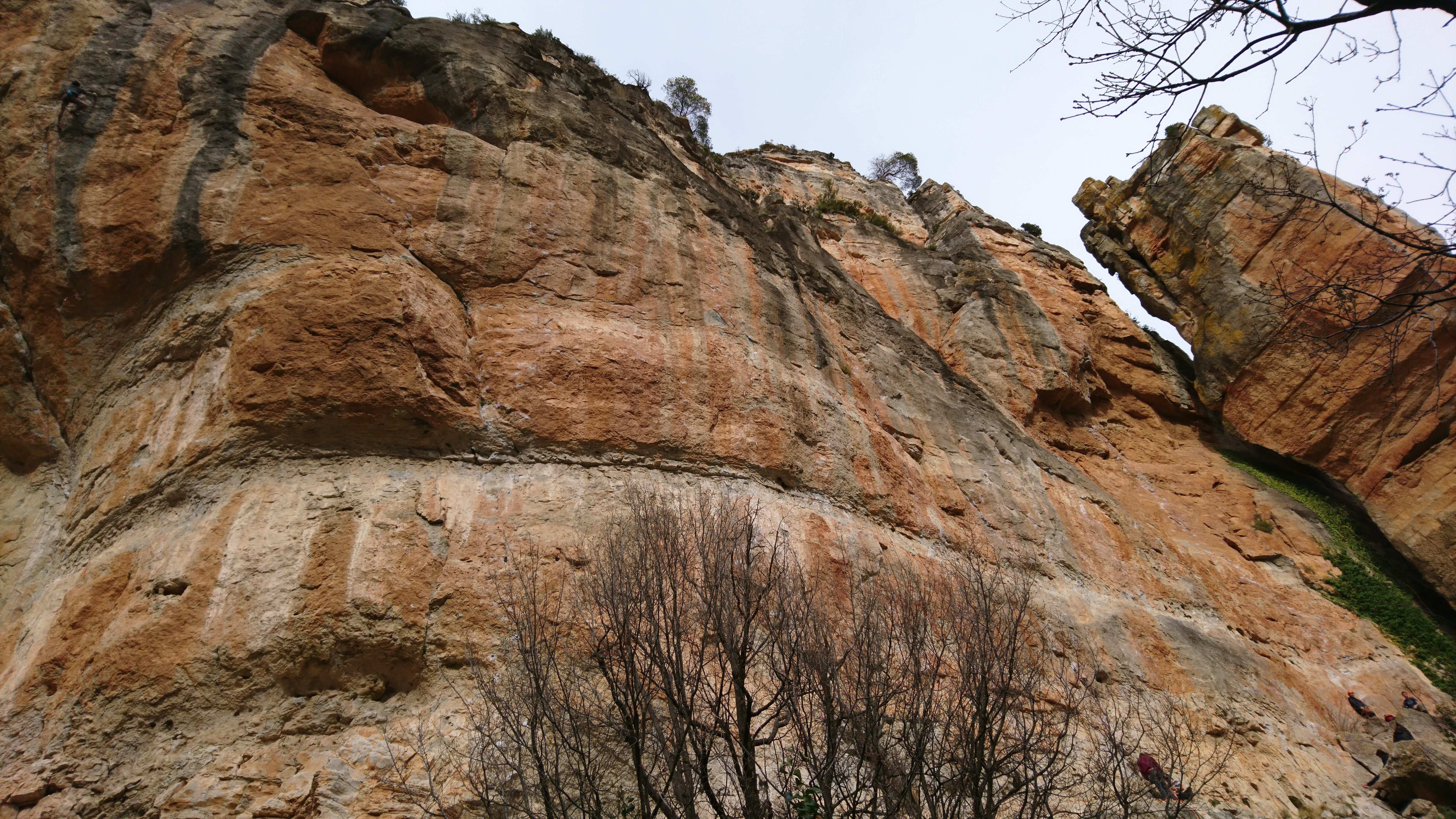 Partie de droite du secteur El Pati pour notre trip Escalade à Siurana