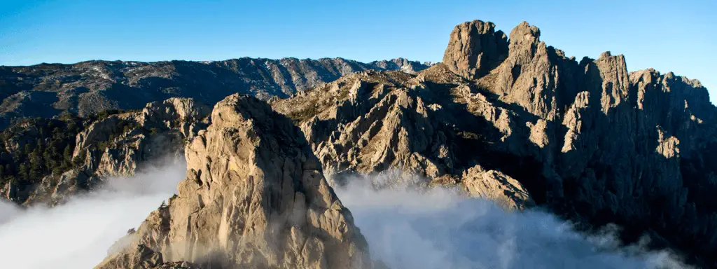 Aiguilles de Bavella sur le GR20 en Corse Aiguilles de Bavella sur le GR20 en Corse