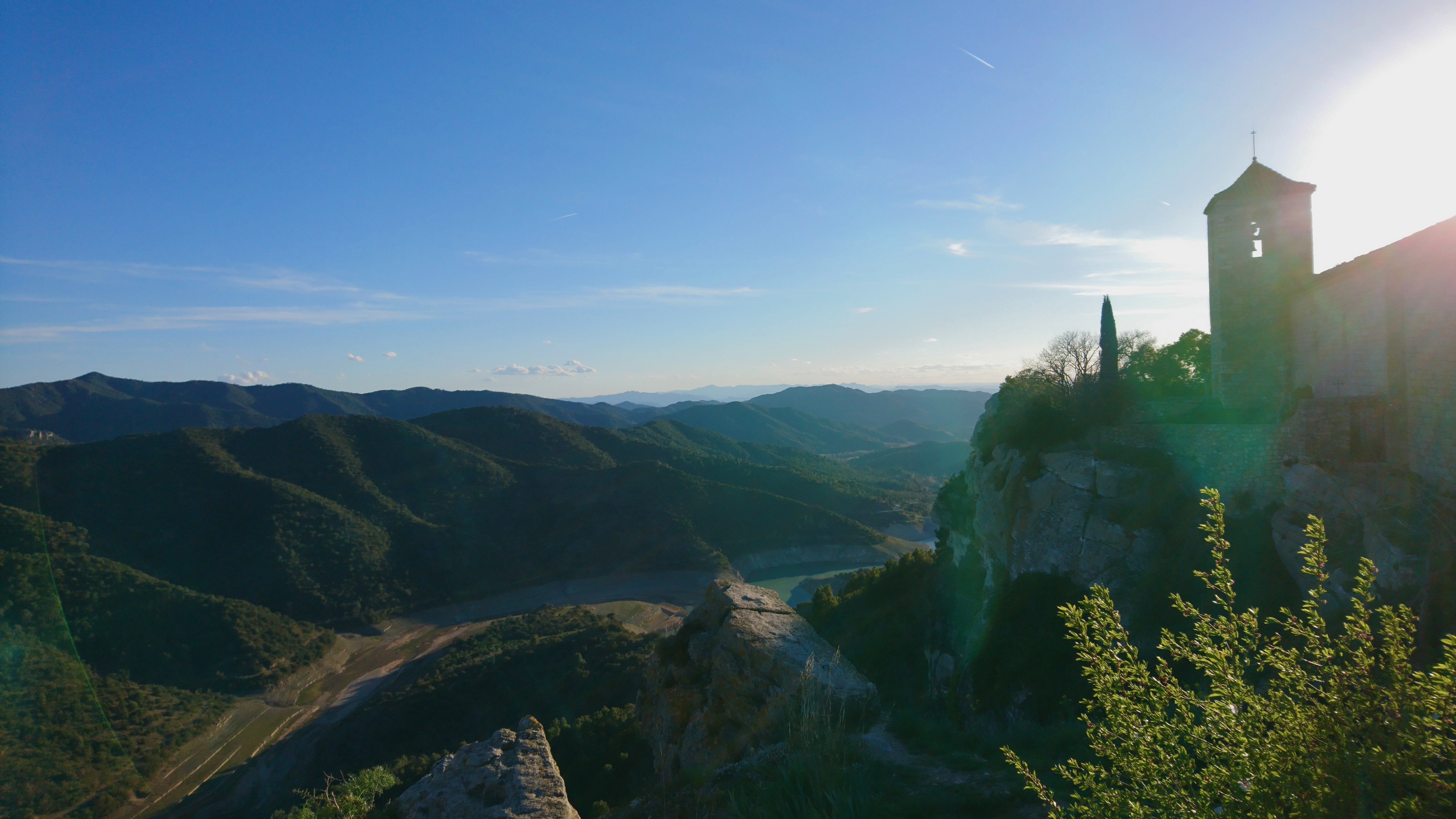 Vue du village sur les falaises d