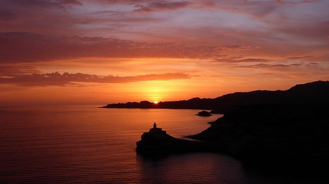Coucher de soleil sur le phare de Bonifacio