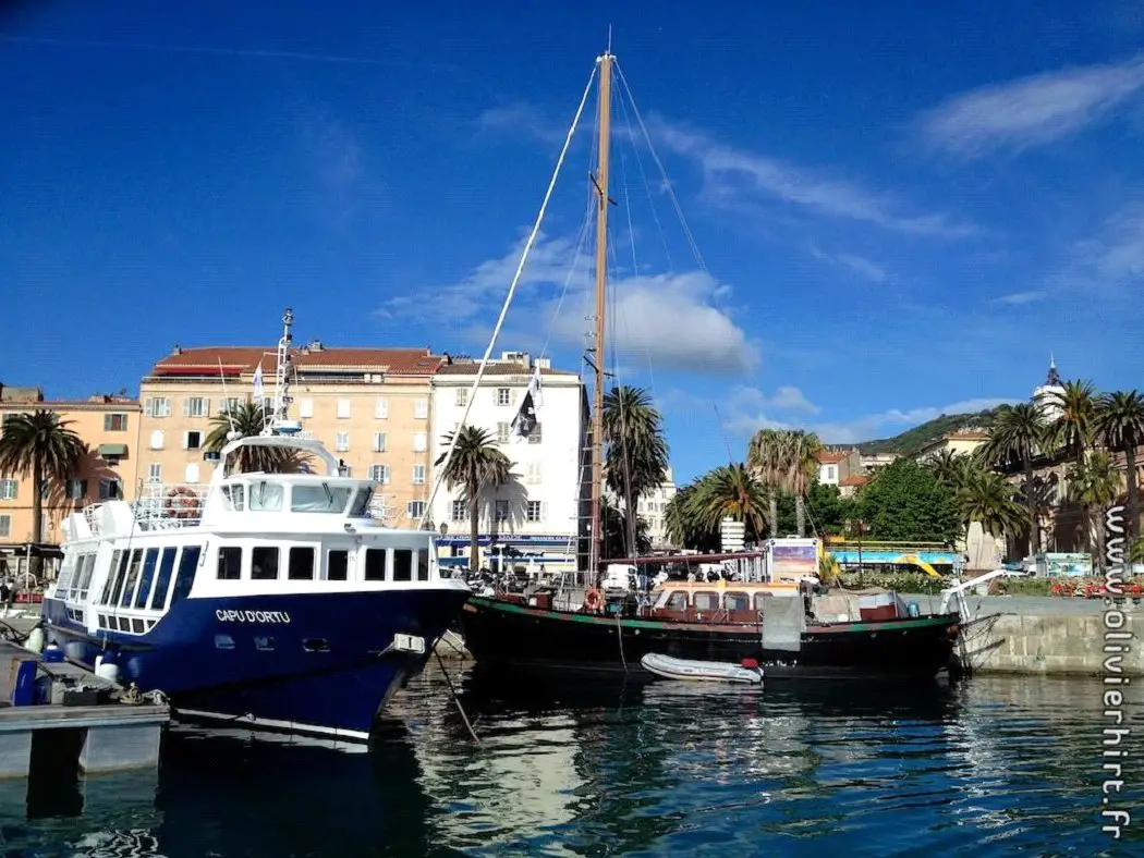 Départ de la navette maritime Ajaccio - Porticcio à Ajaccio Voyage en Corse Départ de la navette maritime Ajaccio - Porticcio à Ajaccio Voyage en Corse