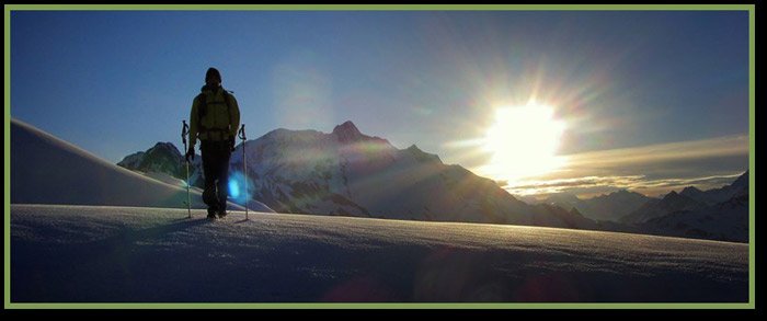 Julien diot avec le soleil levant au col des fours