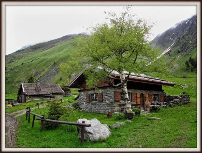 chalet de miage en bas du col du tricot