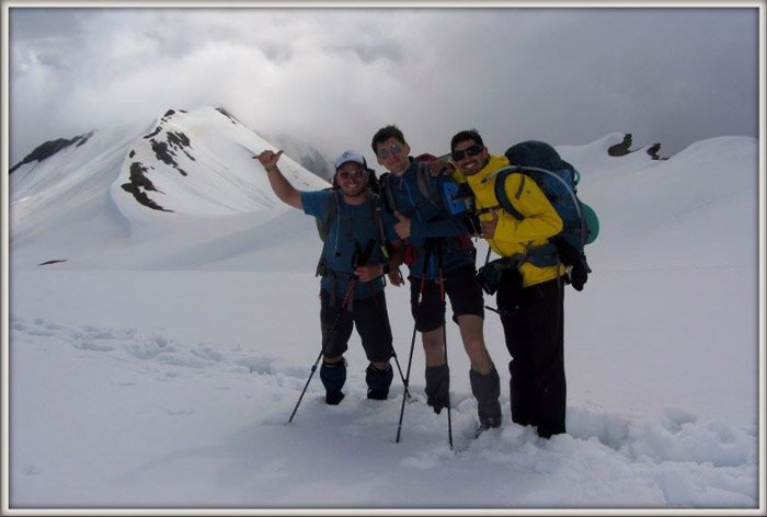 la fine équipe arrivée au refuge du col de la croix du bonhomme