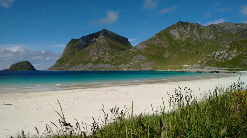 Départ depuis Utakleiv et sa belle plage de sable blanc