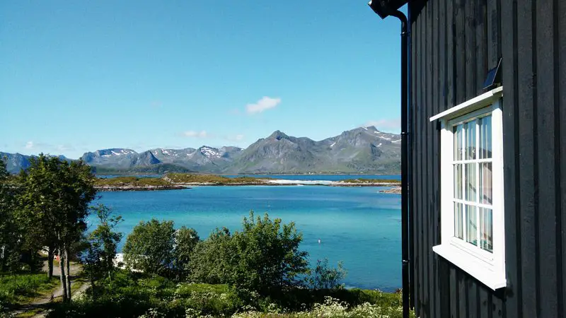 La vue sur la montagne depuis le camping Lofoten