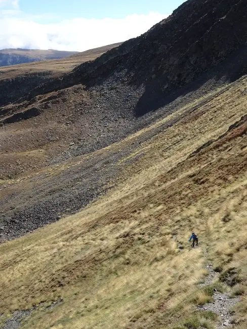 Superbe atmosphère sous le sommet de J1 durant notre séjour VTT dans les Pyrénées Orientales