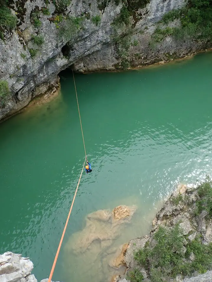 Tyrolienne canyonning avec entre2nature