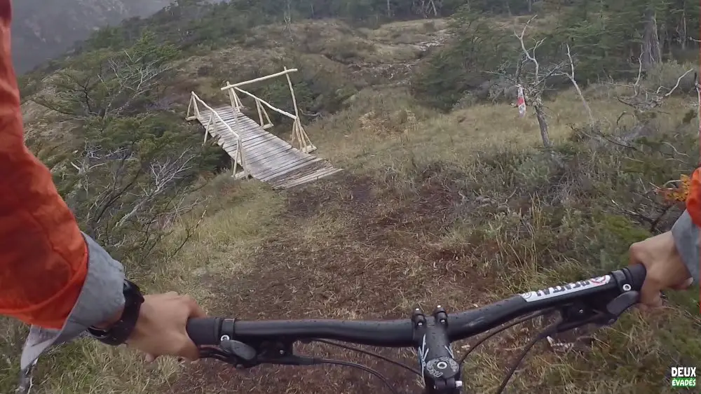 Pont à traverser Ushuaia en VTT