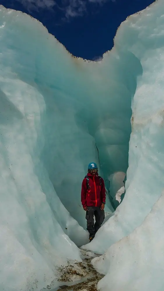 Cavité de glace sur le glacier