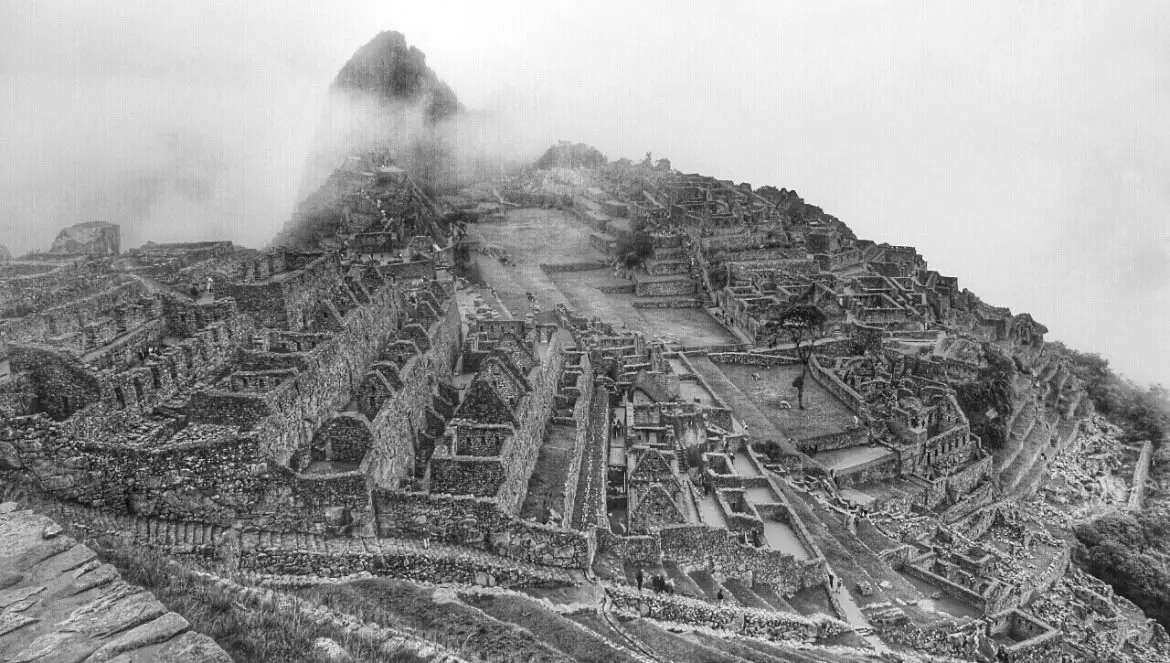 Le Machu Picchu avant le lever du soleil