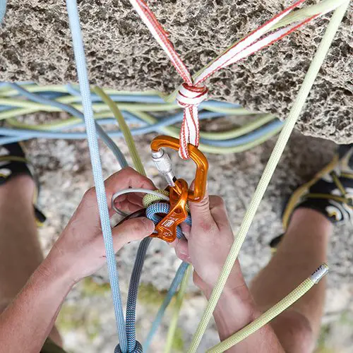 Le système d'assurage grande voie d'escalade Le système d