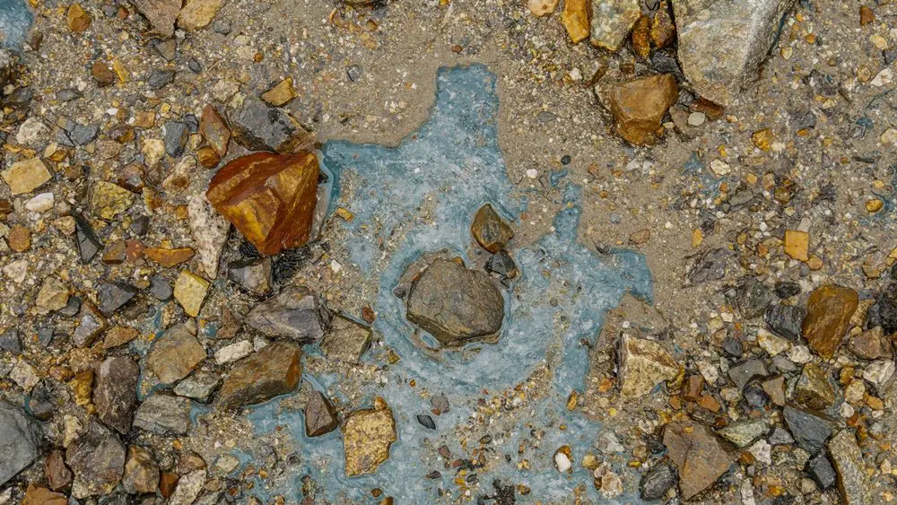 Mélange de glace et de roches