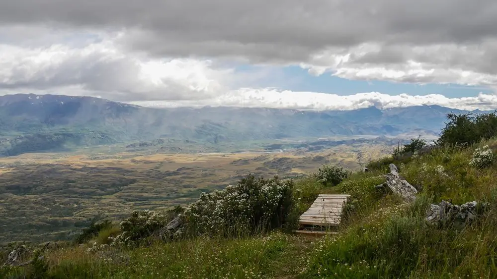 Une vent féroce sur les hauteurs de la carretera Austral en Patagonie Une vent féroce sur les hauteurs de la carretera Austral en Patagonie